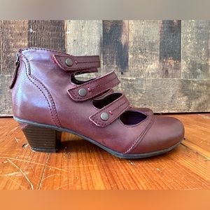 Earth shoe Serano in merlot mary jane three strap style pump size 8B